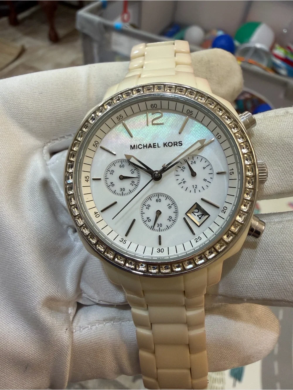 Michael Kors MK-5079 Runway Chronograph Mother of Pearl Dial Crystal Watch Runs